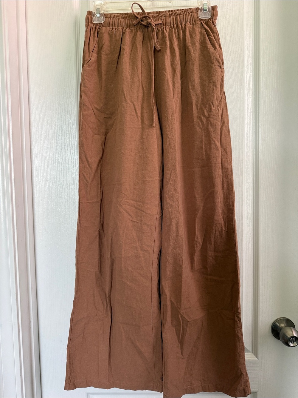 Women’s Wide-Leg Drawstring Chino Pants in Brown